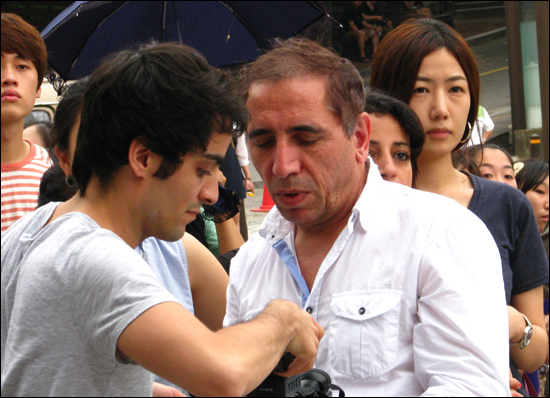  단편영화 '주리 JURY' 촬영 현장에서 김동호 다큐멘터리를 찍고 있는 이란의 거장 모흐센 마흐발바프 감독