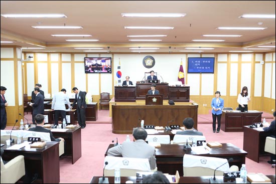 지난 7월 10일 대구 북구의회 본회의장에서 제6대 후반기 원구성을 위한 선거를 하는 모습.