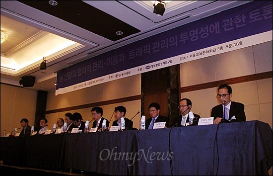 '통신망의 합리적 관리 이용과 트래픽 관리의 투명성에 관한 토론회'가 13일 오후 서울 양재동 교육문화회관에서 통신사업자와 인터넷서비스업계, 이용자 대표들이 참석한 가운데 열렸다.  