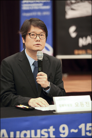  8회 제천국제음악영화제의 특징을 설명하고 있는 오동진 집행위원장