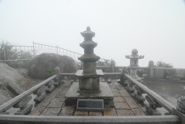 천년 세월을 보리암의 비보 석탑으로 자리를 지키고 있는 삼층석탑