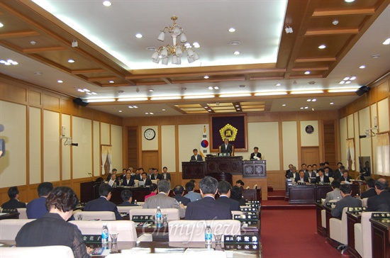 19일 오전 열린 대구시의회 208회 임시회에서 이성수 의원을 윤리특위 위원장으로 선출했으나 시민들의 비난이 쏟아지고 있다.