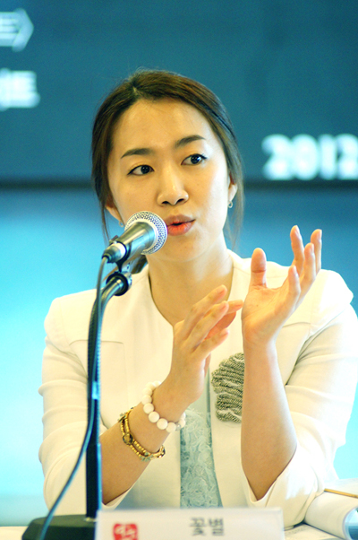  지난 6월 15일 서울 국립극장 내 카페 '해와 달'에서 열린 2012 여우락 페스티벌 기자 간담회에서 꽃별.

