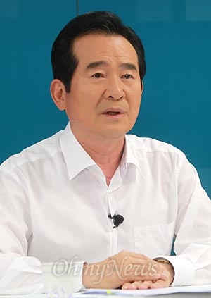 정세균 후보가 24일 오후 마포구 상암동 <오마이뉴스>에서 열린 '민주통합당 대선후보 예비경선 토론'에서 발언하고 있다.