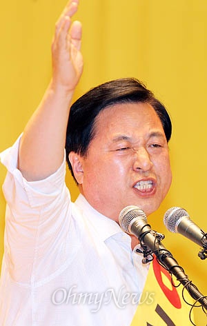 김두관 민주통합당 대선 예비후보가 25일 광주 김대중컨벤션센터에서 지지를 호소하며 연설하고 있다.