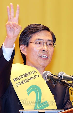 조경태 민주통합당 대선 예비후보가 25일 광주 김대중컨벤션센터에서 지지를 호소하며 연설하고 있다.
