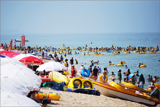강원도를 대표하는 해수욕장 중에 하나, 경포해변.