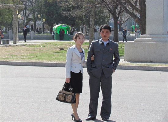 데이트 하는 북한의 남녀