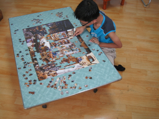 어릴 적부터 퍼즐을 좋아했던, 큰 아이. 중2인데도 퍼즐 맞추는 일을 좋아한다