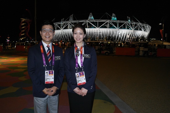  MBC 2012 런던올림픽 개회식 사회자로 나선 김성주(왼쪽)와 배수정