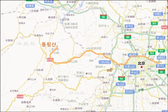 베이징 시내에서 약 3시간 거리에 떨어진 둥링산은 109번 국도를 거쳐 간다. 링산은 동, 서, 북쪽에 각각 등산코스가 있다. 서쪽 시링산은 해발 2420미터이지만 허베이 성에 속해 있어 해발 2303미터 둥링산이 베이징 최고봉이다. 