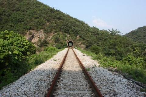 원주 간현관광지 , 기차가 다니는 않는 중앙선 철로 