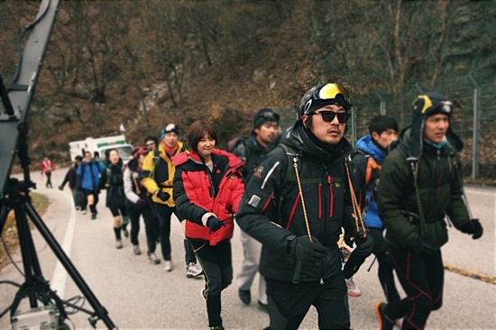  공효진과 하정우가 리얼 버라이어티 무비 <577 프로젝트>에서 또 한번 호흡을 맞추게 됐다. 
