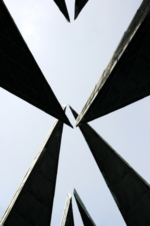 자유공원 내에 우뚝 솟아있는 한미수교 100주년 기념탑 사진
