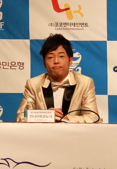  9일 부산에서 열린 한일코미디페스티벌 개최 기자회견에 참석한 일본의 유명 개그맨 진나이 토모노리