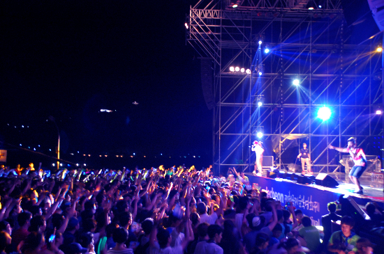  힙합그룹 다이나믹 듀오가 제천국제음악영화제를 찾았다. 이날 공연에는 3천 2백여명의 관객들이 모였다.