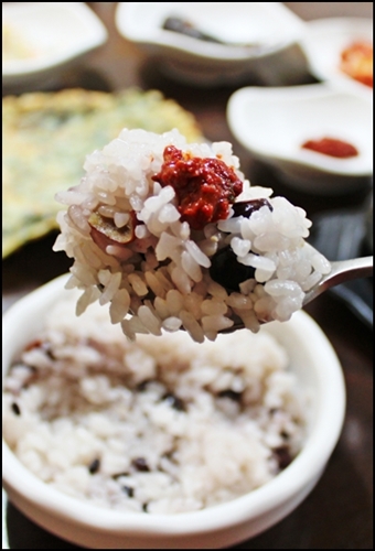 영양밥은 토하젓과 찰떡궁합이다.
