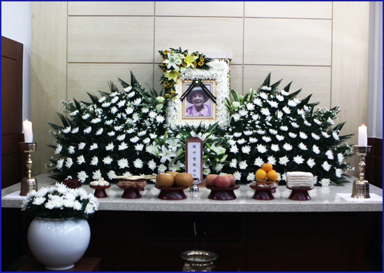 지난 2일 별세한 이병희 독립운동가의 영정, 서울중앙보훈병원에 마련됐다. 지난 4일 대전 현충원 독립유공자 묘역에 안치됐다.