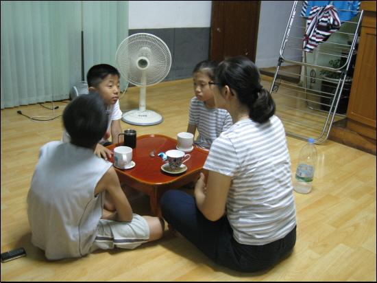  아빠를 설득시킨 막둥이 이제 엄마입니다. 하지만 엄마는 조금 힘듭니다. 