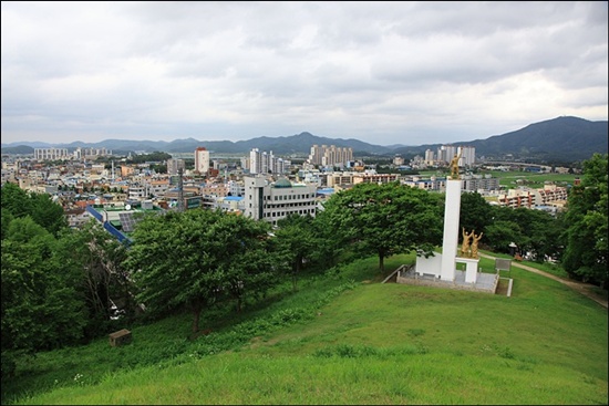 고분군에서 본 가야읍 전경