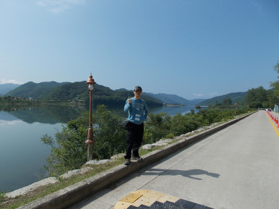 북한강을 뒷배경하여 붕어섬에서 한 컷 찍어봤다. 이렇듯 붕어섬은 상당히 좋은 출사지인 듯싶다.  