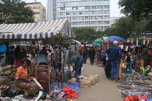 케냐 수도 나이로비 중심가에 있는 마사이 마켓