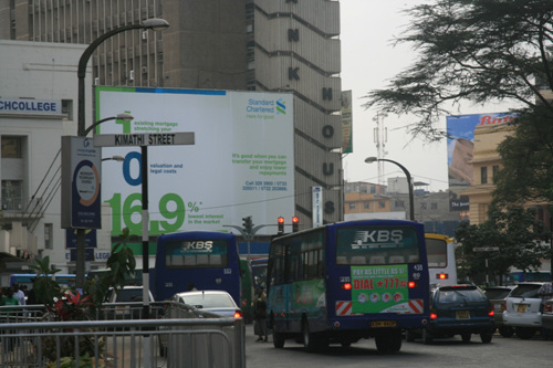 나이로비 거리에는 여러대의 KBS가 있다. 그러나 KBS는 케냐 버스회사의 영문약자 표기였다 