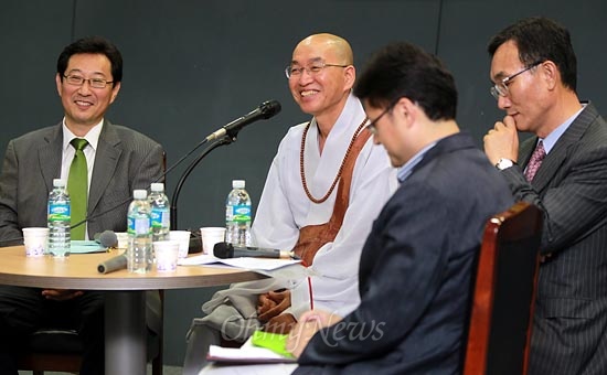 3일 오후 서울 동교동 김대중도서관에서 사단법인 행동하는양심 주최 '법륜스님 초청 토크콘서트 - 새로운 100년과 통일'이 열리고 있다.