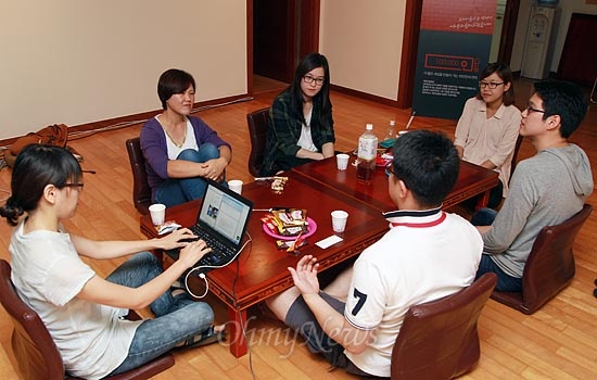  5일 오후 서울 서교동 <오마이뉴스> 사옥에서 홍현진, 박소희 기자가 최근 이슈로 떠오른 아동과 여성에 대한 성폭력 범죄에 대해 이희동, 한진숙, 이규정, 김지수 시민기자와 함께 좌담회를 하고 있다.