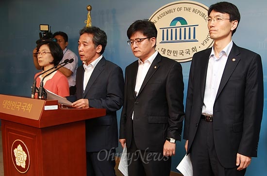 통합진보당 김제남, 정진후, 박원석 서기호 의원이 7일 오전 국회 정론관에서 제명에 대한 입장을 밝히고 있다.
