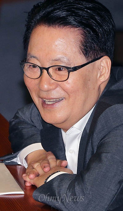 박지원 민주통합당 원내대표가 10일 국회 경제분야 대정부질문이 열린 본회의에 참석하고 있다.