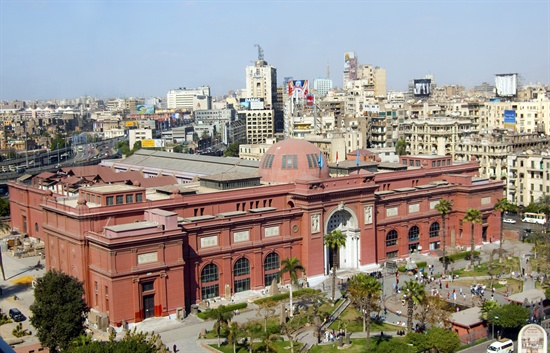 카이로 이집트 국립박물관, 1902년에 만들어진 카이로 국립박물관은 낡고 볼품이 없으나 소장품은 이집트문명의 정수를 보기에 부족함이 없다.