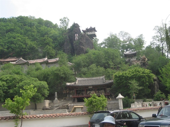 공원 안에 있는 조선시대 누각