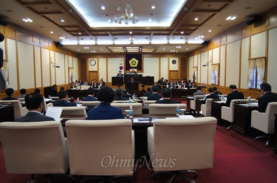  대구시의회가 임시회 마지막날인 20일 오전 학교급식 조례안을 통과시켰다.