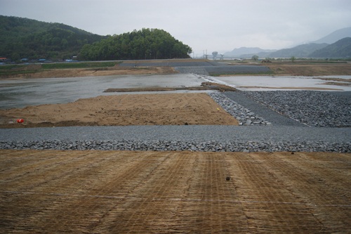 지난 4월 25일 하상유지공 공사가 완료된 모습. 