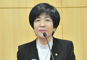 김영주 민주통합당 의원이 인사말을 하고 있다.
