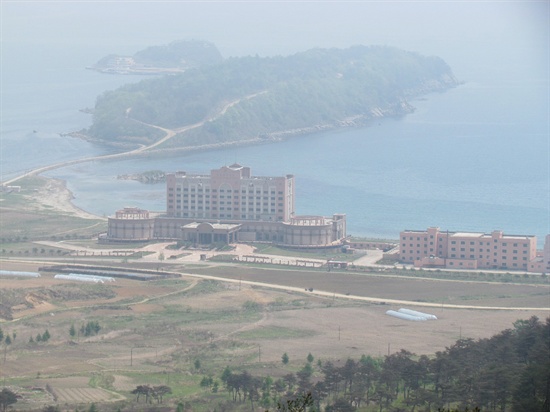 라진의 아름다운 해변가에 자리잡고 있는 오성급 중국 카지노 호텔