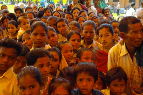 장학금후원을 받기를 원하는 네팔의 많은 어린이들