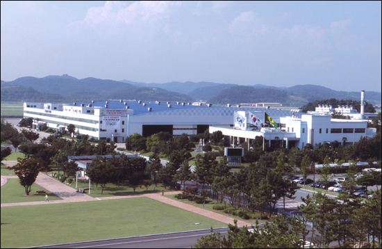 경남 사천에 본사를 두고 있는 한국항공우주산업 공장 전경.