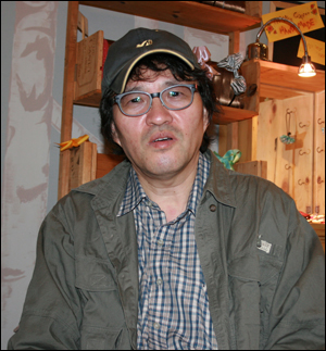  박영철 감독(55세) 그의 복장 만큼이나 그의 생각은 유연해 보였다. 