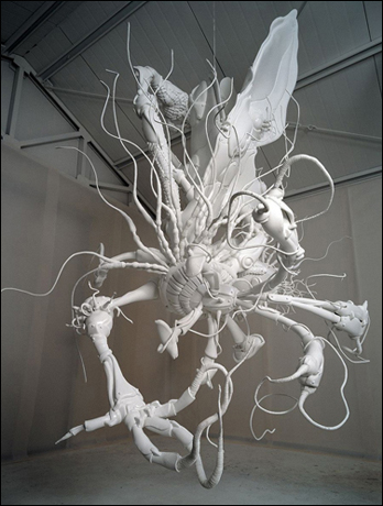 이불 I '아마릴리스(Amaryllis, 애인) Hand-cut polyurethane panels on aluminum armature enamel coating 210×120×180cm 1999. Collection: Arario Collection(Seoul) Courtesy: Studio Lee Bul Photo: Rhee Jae-yong 
