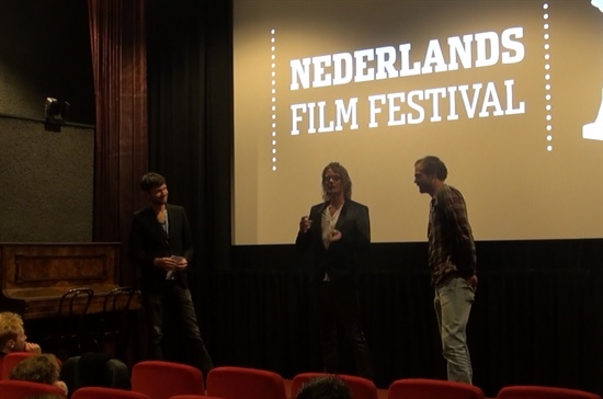 영화 시사회가 끝난 뒤 제작자와 주연배우를 맡은 티고 헤르난트(왼쪽), 감독 마테인 드 용이 제작 과정에서 일어난 이야기들을 관객과 함께 나누고 있다.