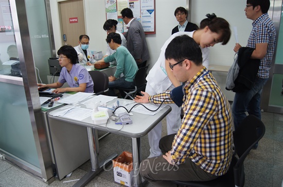  구미 국가산단 4단지에서 불산가스 유출로 인한 사고가 난 지 9일째인 5일 오전 구미차병원에서 환자들이 치료를 받고 있다.