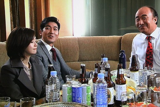 직장인들의 회식 자리에선 종종 성추행이 벌어지기도 한다. 사진은 KBS에서 방영된 <오작교형제들>의 한 장면. 