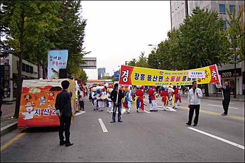 장흥 풍물패와 지산동의 참새와 허수아비 가장물입니다.