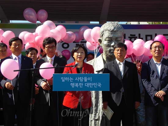 심상정 진보정의당(준) 의원이 14일 오후 서울 청계6가 전태일 다리에서 18대 대선 출마를 선언했다.