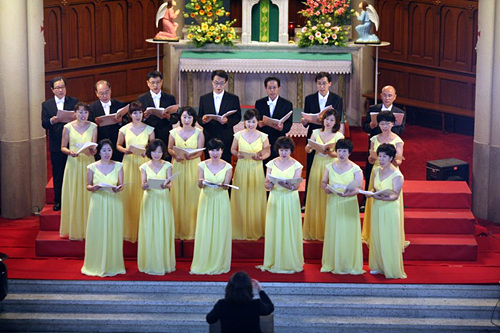 성공회 내동교회 미가엘성가대의 연주