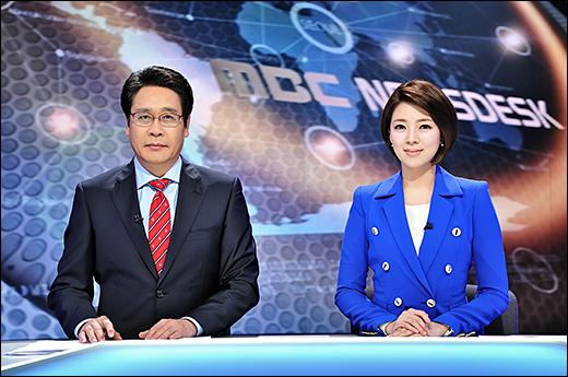  mbc <뉴스데스크>. 김재철 사장은 40년 동안 유지해온 9시 <뉴스데스크>를 8시로 변경하라고 지지해 노조가 강하게 반발하고 있다. 