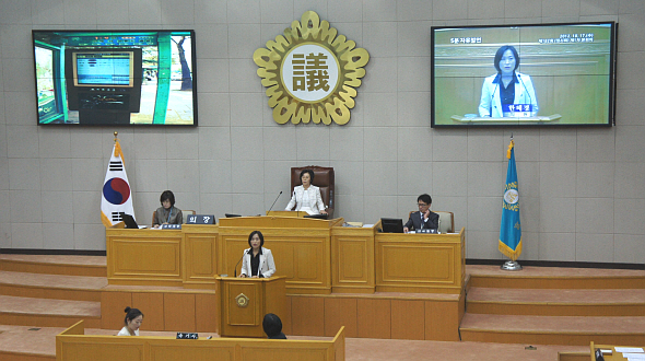  부천시의회 한혜경(진보정의당) 시의원의 5분 발언 장면 