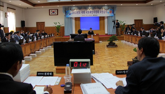 19일 국회국토해양위원회가 충남도를 상대로 국정감사를 벌이고 있다.